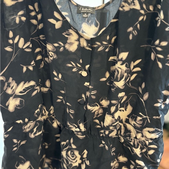 Black flowy top - Picture 2 of 2